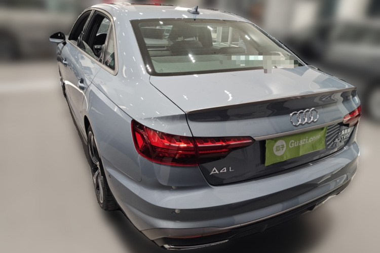 奥迪A4L 2022款 40 TFSI quattro RS套件燃速型车身外观6