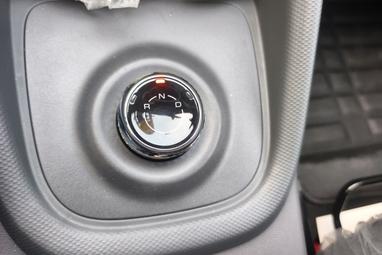 五菱汽车 五菱宏光新能源 2025款 增程式混动 50KM 标准型局部细节18