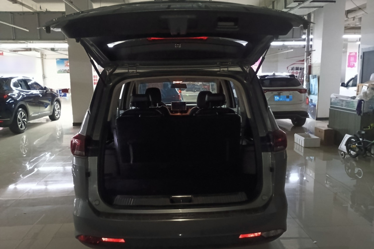 宝骏360 2018款 1.5L 自动豪华型 国V机舱底盘23