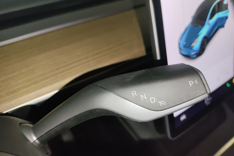 特斯拉 Model Y 2021款 长续航全轮驱动版 3D7局部细节18