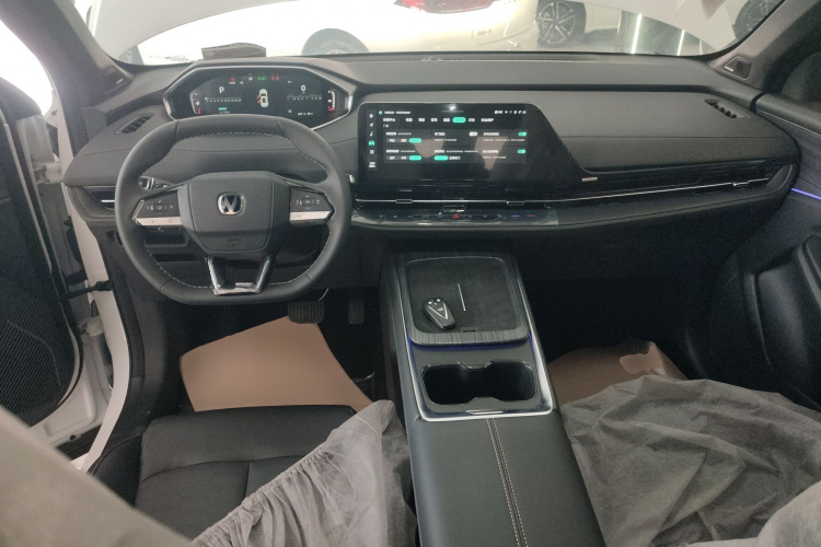 长安CS55PLUS PHEV 2025款 智慧新蓝鲸 125km 战舰版中控内饰12