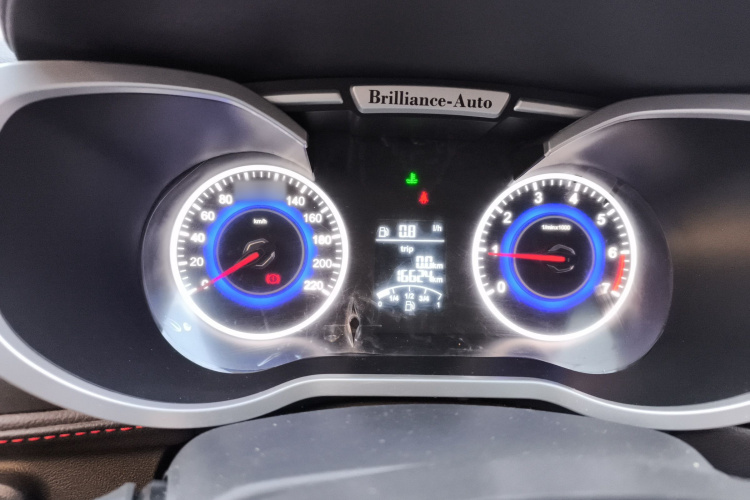 中华V3 2016款 1.5L 手动舒适型局部细节14