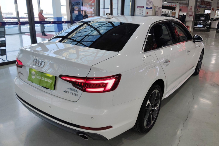 奥迪A4L 2018款 30周年年型 40 TFSI 时尚型车身外观6005