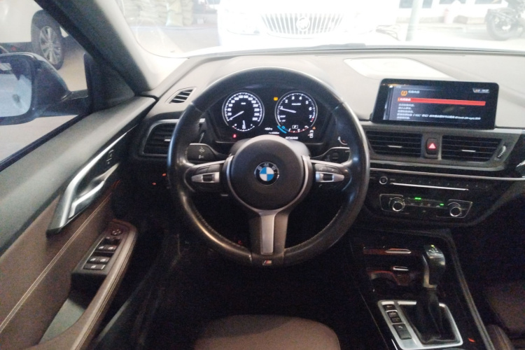 宝马1系 2019款 118i M运动套装中控内饰13