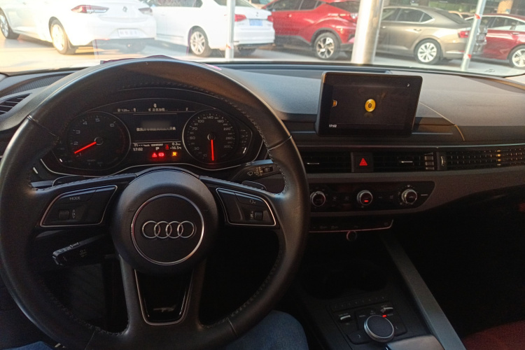 奥迪A4L 2018款 30周年年型 40 TFSI 进取型中控内饰12