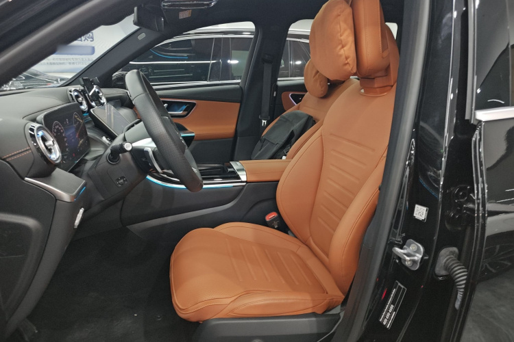奔驰GLC 2023款 改款 GLC 260 L 4MATIC 豪华型 7座中控内饰19