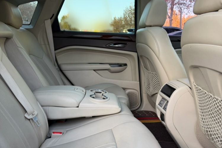 凯迪拉克SRX 2013款 3.0L 精英型中控内饰7005