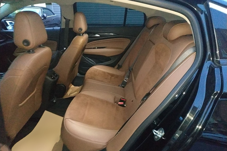 别克 君威 2020款 552T 豪华型中控内饰21