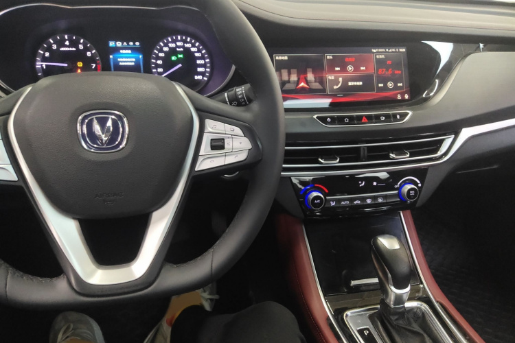 长安 逸动 2019款 蓝鲸版 280T GDI DCT极速型中控内饰7002