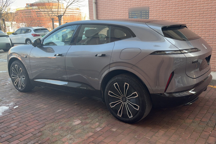 阿维塔07 2024款 Max增程版车身外观6005