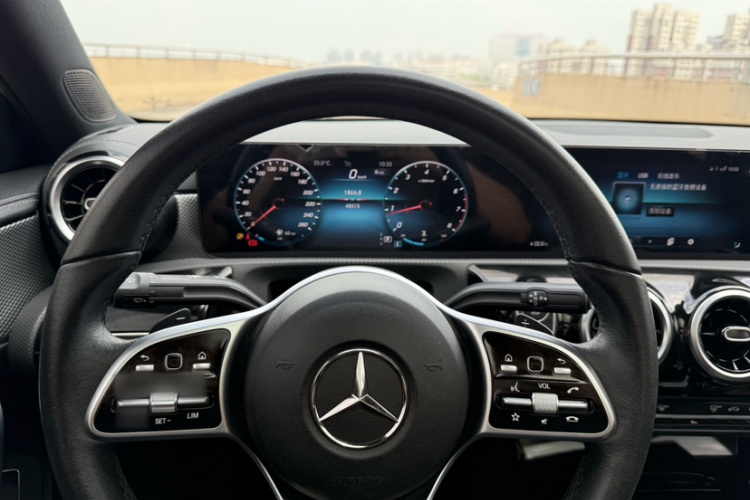 奔驰A级 2021款 A 180 L 运动轿车局部细节13