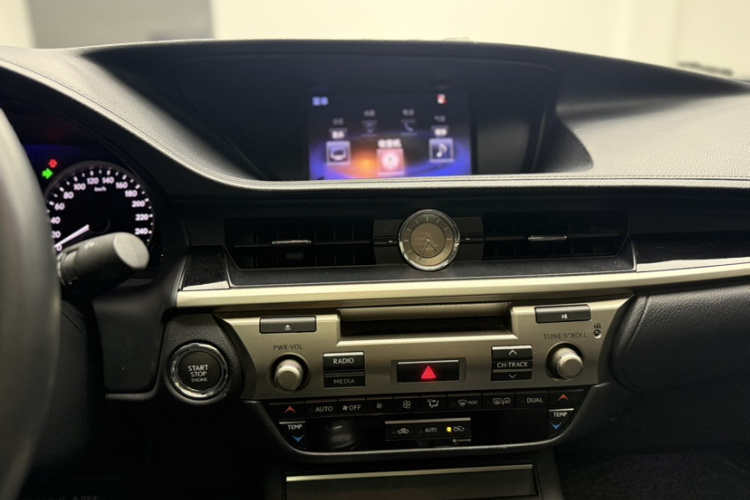 雷克萨斯ES 2014款 250 精英版中控内饰7008