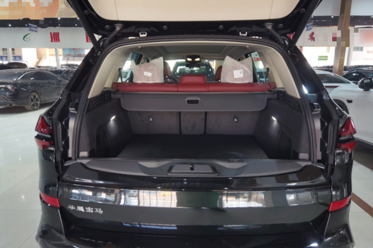宝马X5 2026款 xDrive 30Li 尊享型M运动曜夜套装机舱底盘23