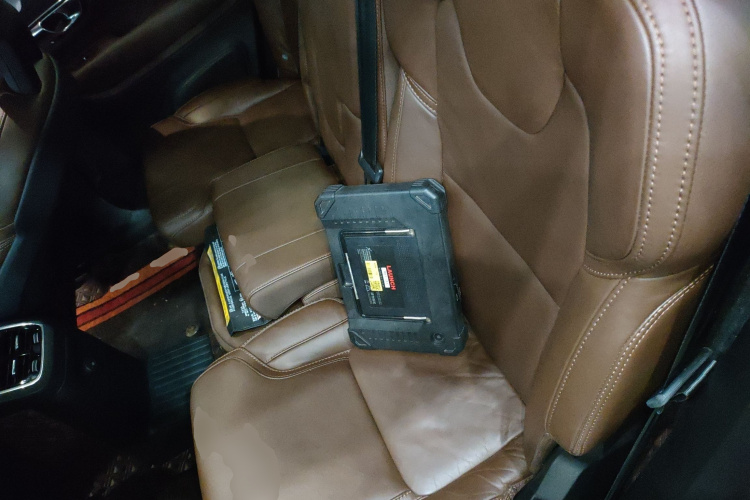 沃尔沃XC90新能源 2022款 E驱混动 T8 智尊豪华版 7座中控内饰21