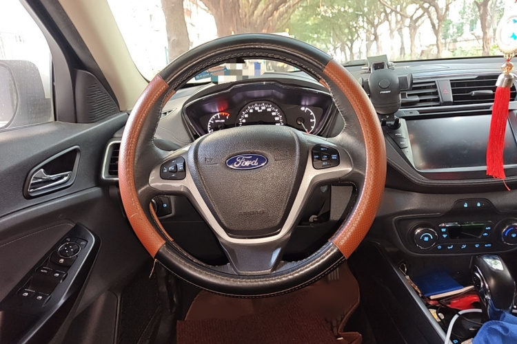 福特 福睿斯 2017款 幸福版 1.5L 自动时尚型局部细节13