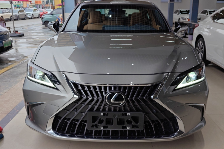 雷克萨斯ES 2023款 260 卓越版车身外观2