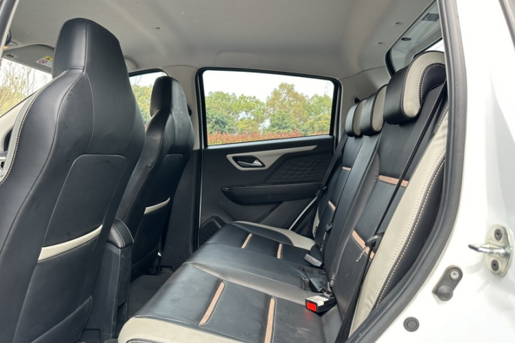 思皓 花仙子 2021款 集美版 302km 时尚型中控内饰7004