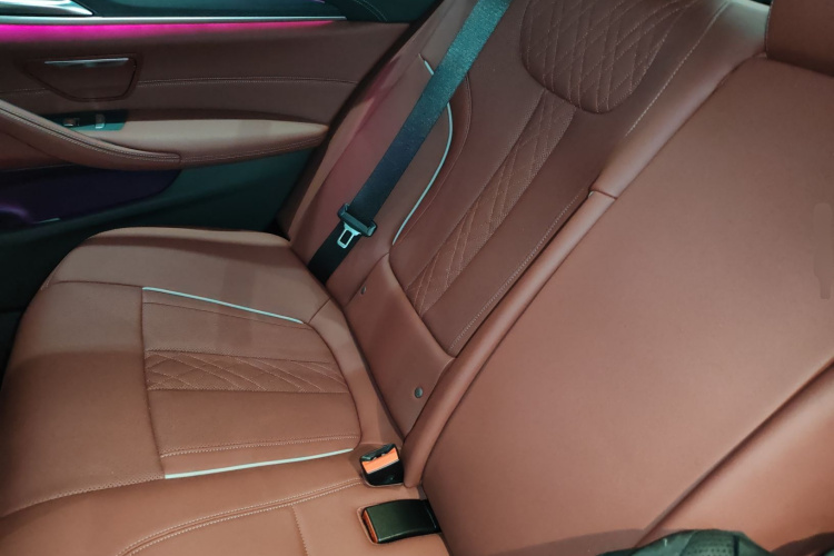 宝马5系 2023款 530Li 领先型 M运动套装中控内饰21