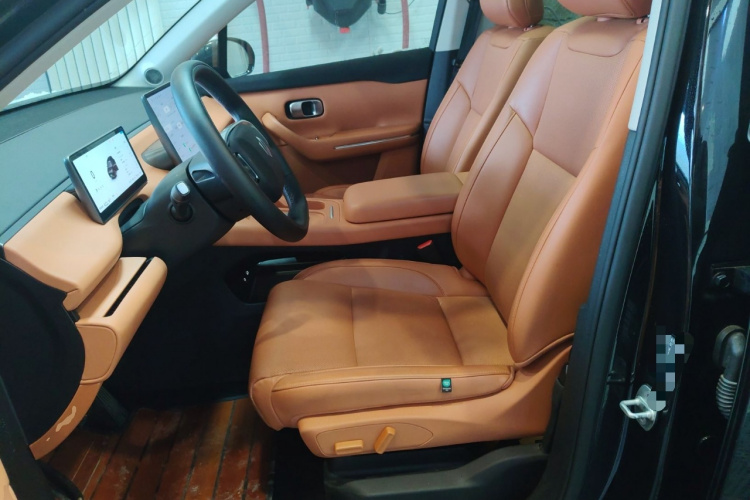 零跑汽车 零跑C16 2026款 增程 200尊享版 6座中控内饰19