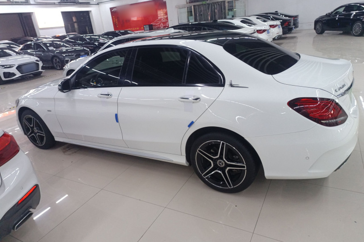 奔驰C级 2020款 改款 C 260 L 运动版车身外观4