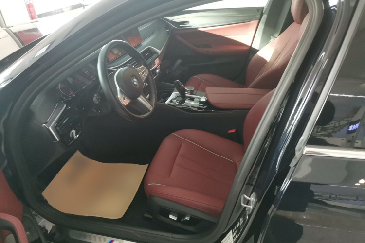 宝马5系 2022款 改款二 530Li xDrive M运动套装中控内饰19