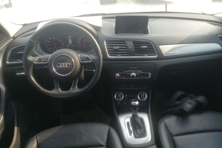 奥迪Q3 2015款 35 TFSI quattro 技术型中控内饰12