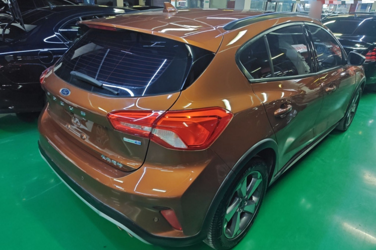 福特 福克斯Active 2020款 EcoBoost 180 自动劲潮型车身外观6005