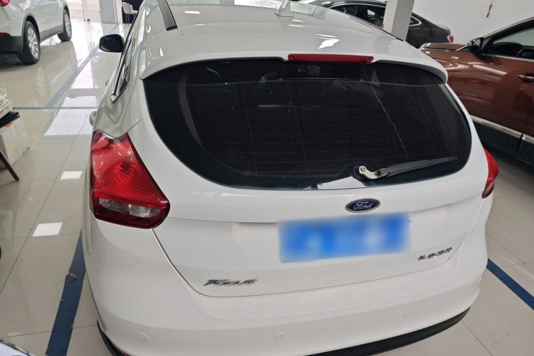 福特 福克斯 2018款 两厢经典 1.6L 自动风尚型智行版车身外观6004