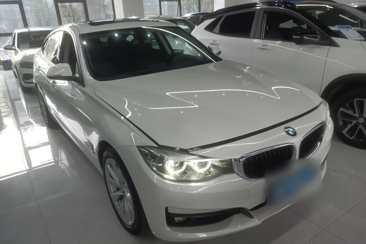 宝马3系GT 2019款 320i 时尚型车身外观3