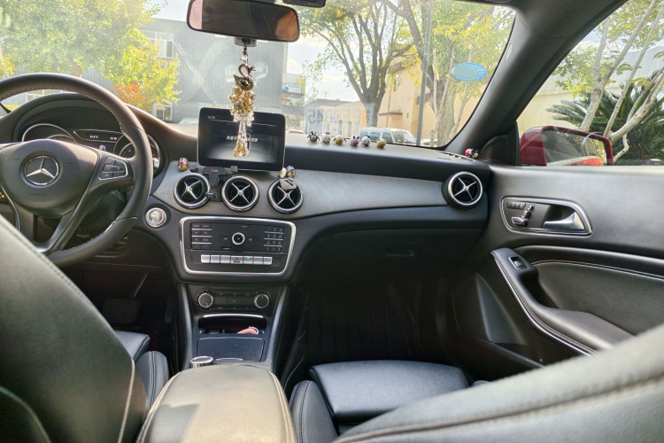 奔驰CLA 2018款 CLA 200 时尚型中控内饰7009