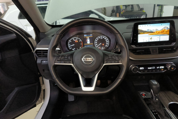 日产 天籁 2021款 2.0L XL 舒适版中控内饰13