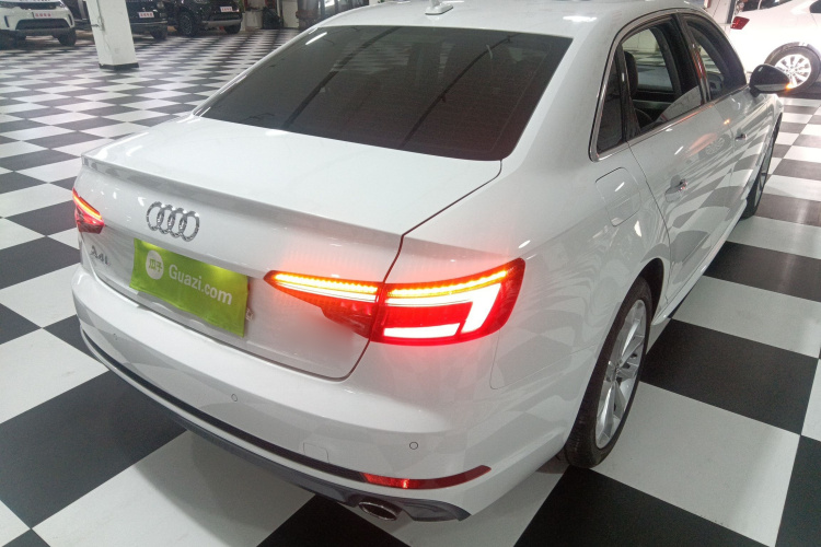 奥迪A4L 2018款 30周年年型 40 TFSI 时尚型车身外观7