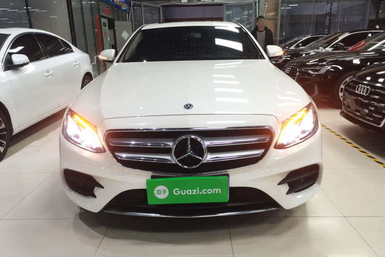 奔驰E级 2019款 E 260 L 运动型车身外观2