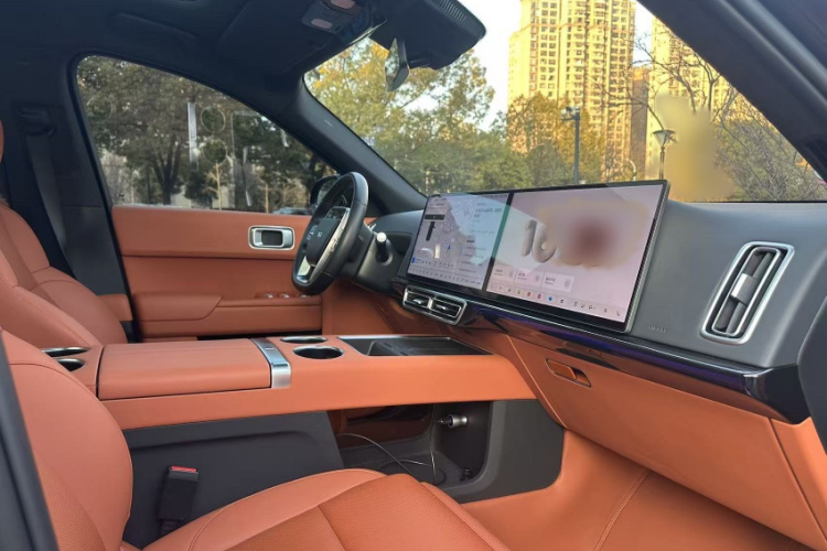 理想汽车 理想L8 2025款 Max 智能焕新版中控内饰7001