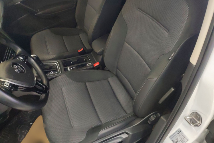 大众 高尔夫 2019款 280TSI DSG舒适型 国V中控内饰19