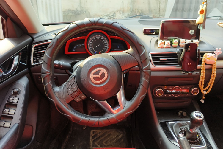 马自达3 昂克赛拉 2016款 三厢 1.5L 手动豪华型中控内饰13