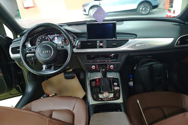 奥迪A6L 2018款 30周年年型 45 TFSI quattro 运动型中控内饰12