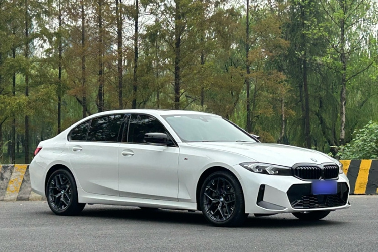 宝马3系 2025款 330Li M运动曜夜套装车身外观6003