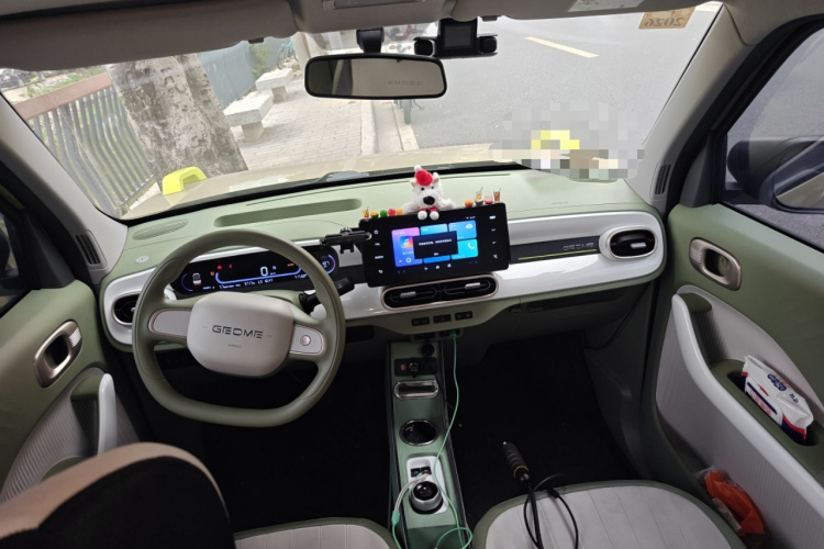 吉利银河 2025款 210km 熊猫骑士中控内饰12