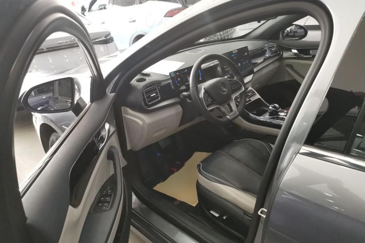 比亚迪 秦PLUS 2023款 冠军版 DM-i 120KM卓越型中控内饰7003