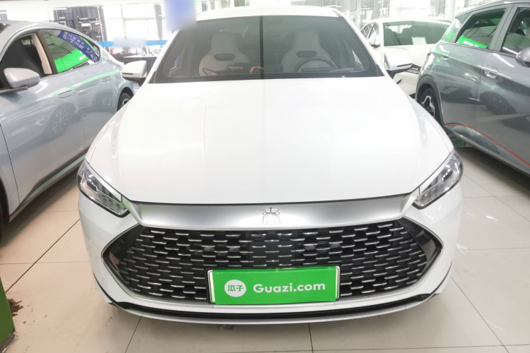 比亚迪 秦PLUS 2024款 荣耀版 DM-i 55KM领先型车身外观2