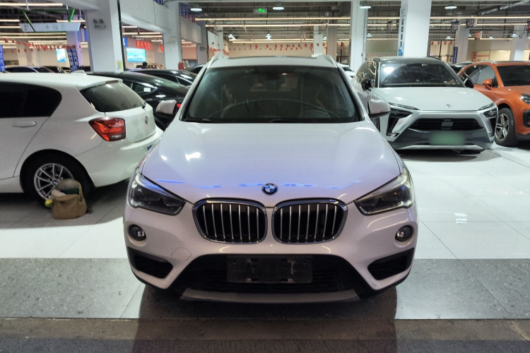 宝马X1 2018款 sDrive20Li 领先型车身外观6001