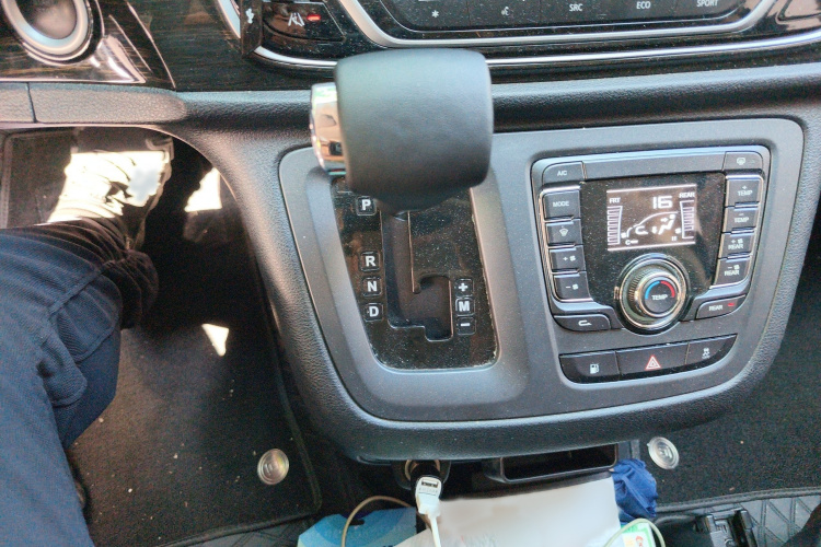 上汽大通MAXUS 大通G10 2018款 PLUS 2.0T 自动旗舰版局部细节18