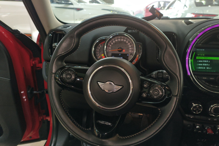 MINI Countryman 2017款 1.5T COOPER ALL4 非常假日版 辣椒红局部细节13