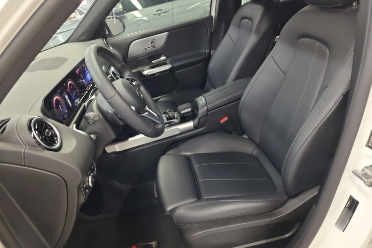 奔驰GLB 2022款 改款二 GLB 200 动感型局部细节19