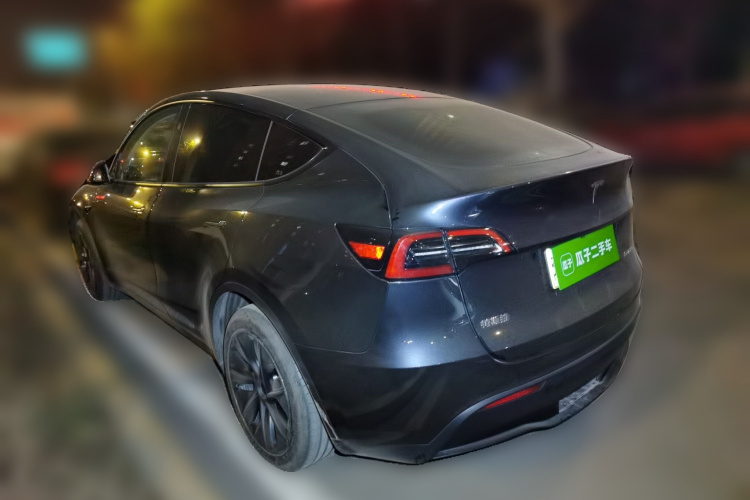 特斯拉 Model Y 2024款 后轮驱动版车身外观5
