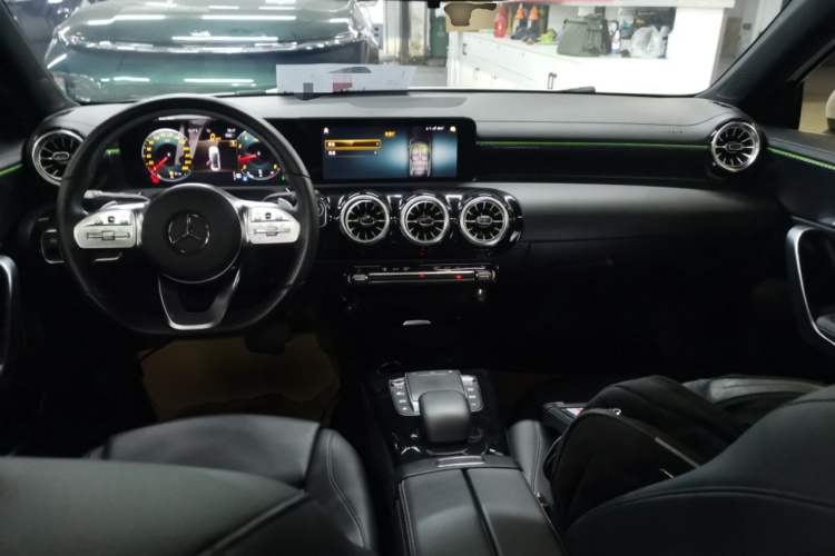 奔驰A级 2022款 改款 A 200 L 运动轿车时尚型中控内饰12