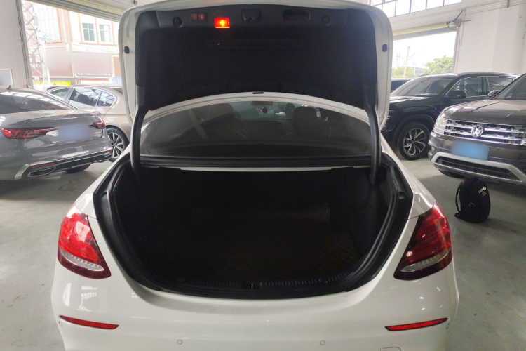 奔驰E级 2017款 E 200 运动型机舱底盘23