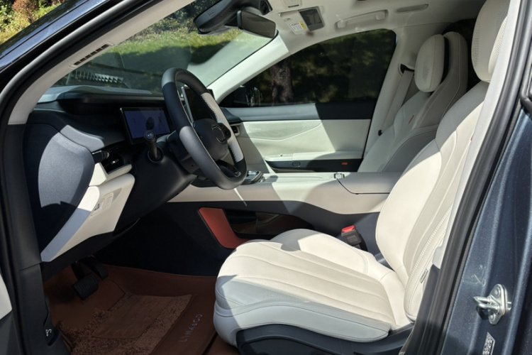 领克07 2024款 EM-P 126长续航 Ultra中控内饰7014