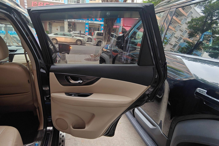 日产 奇骏 2017款 2.0L CVT舒适版 2WD中控内饰7004